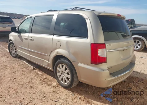 2016 Chrysler Town & Country Touring z USA, uszkodzony, nr VIN 2C4RC1BG8GRB81379